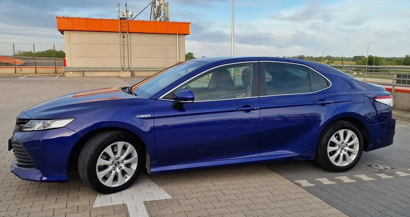 Toyota Camry cena 100400 przebieg: 106800, rok produkcji 2019 z Warszawa małe 352
